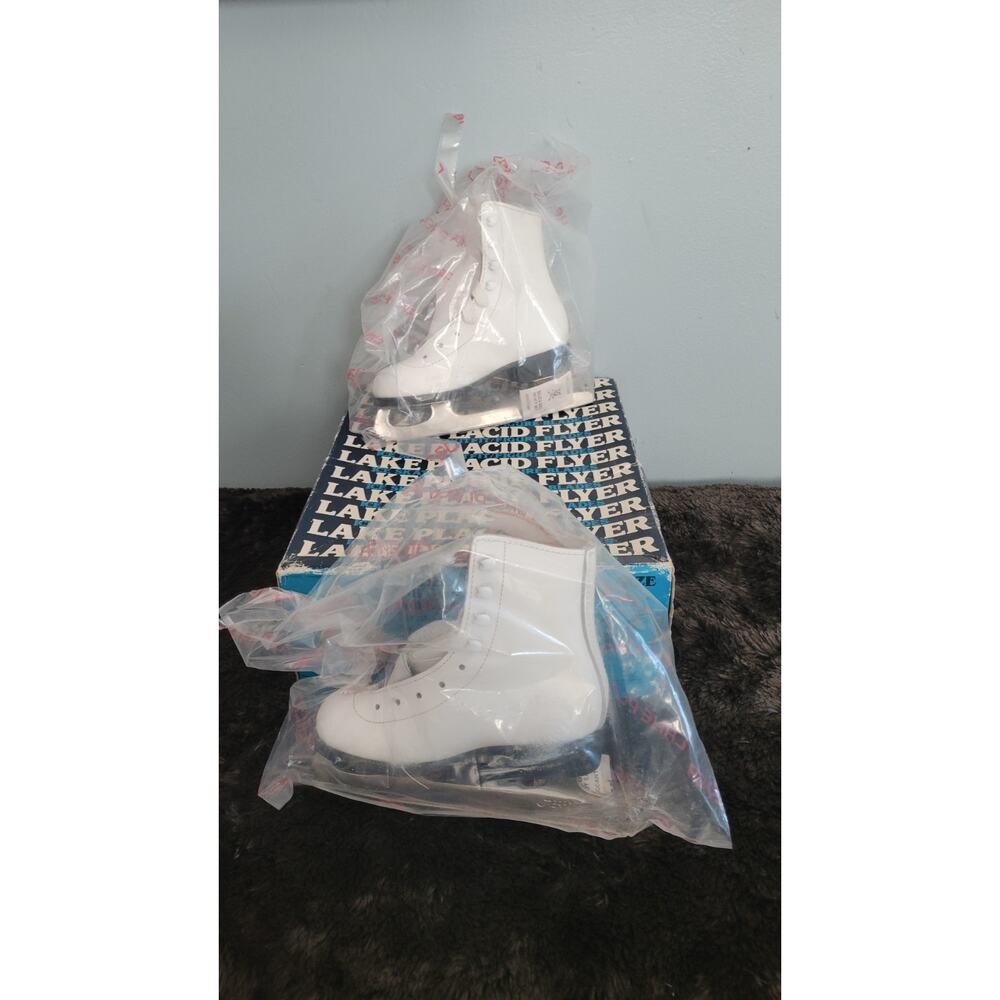 Vintage Lake Placid Flyer Girls Ice Skates Model 651 Size 10 Leather Elk Uppers